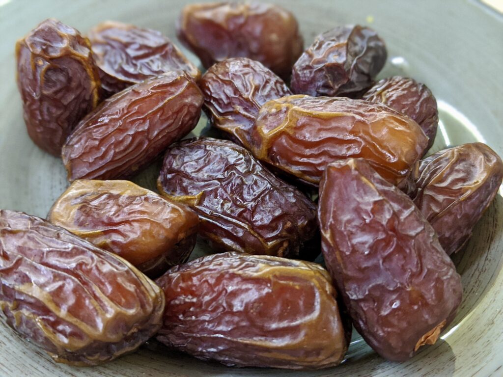 Meal 89 - Bouchées aux Dattes - Date and Walnut Balls